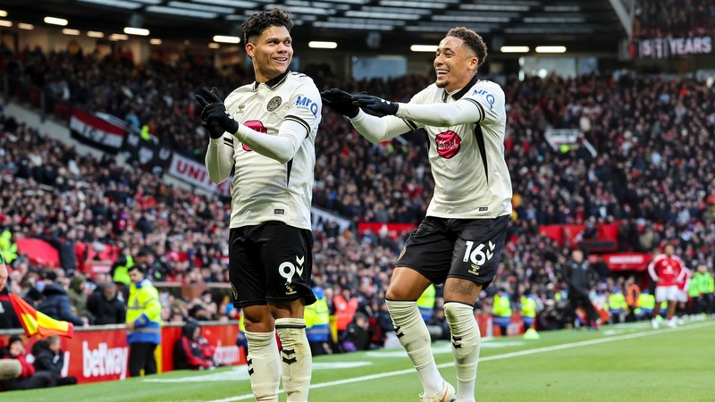 Carrick woes deepen as Bournemouth smash United